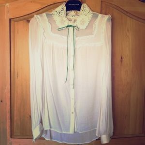 Beautiful Detailed’s top with flower embroidery